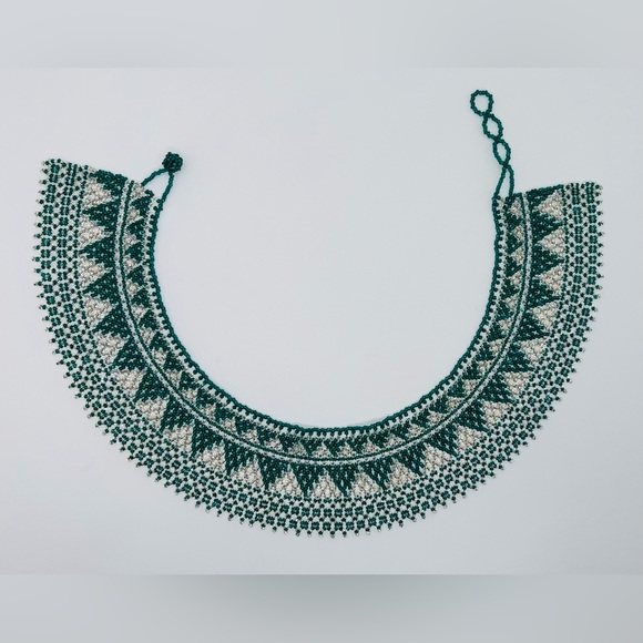 BEADED NECKLACE GREEN AND SILVER 17” LONG MEXICAN BEADED HANDMADE NECKLACE - Picture 3 of 6